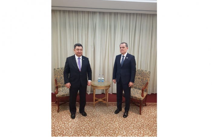   Jeyhun Bayramov meets with President of the International Turkic Academy  