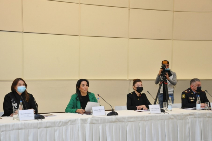 "Qadına şiddətə son" mövzusunda dəyirmi masa keçirilib 