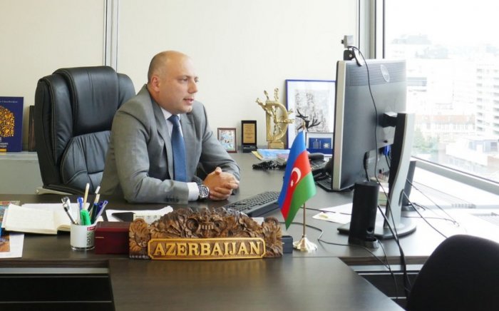 Anar Kərimov könüllüləri təbrik edib  
