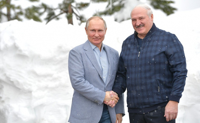   Lukaşenko:    "Putin mənim doğma qardaşımdır"