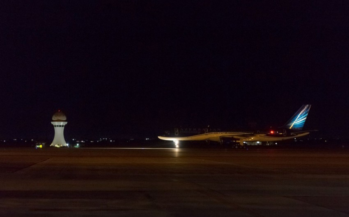 AZAL-Flugzeug macht Notlandung in Baku