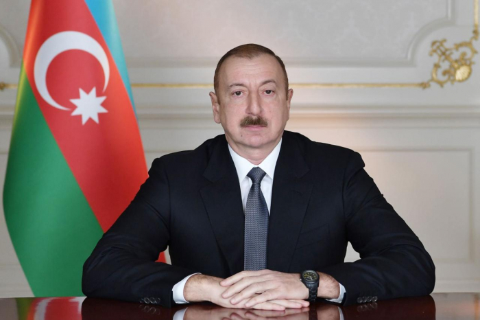   Präsident Ilham Aliyev gratuliert seinem Amtskollegen  