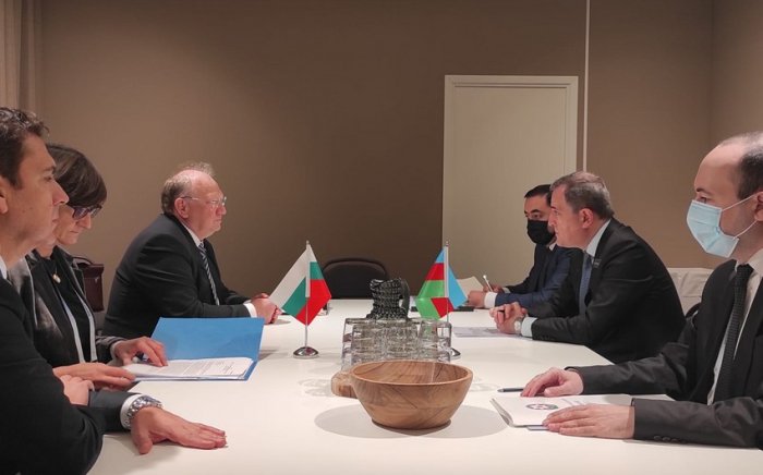   Jeyhun Bayramov traf sich mit seinem bulgarischen Amtskollegen  