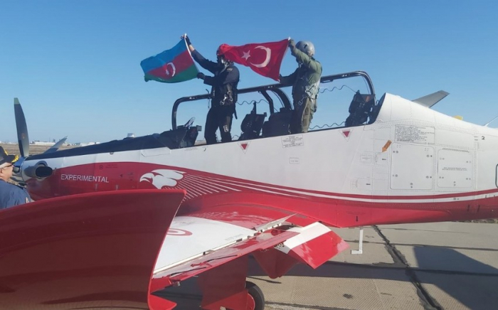 Azerbaiyán compra nuevo avión militar a Turquía -   FOTOS  