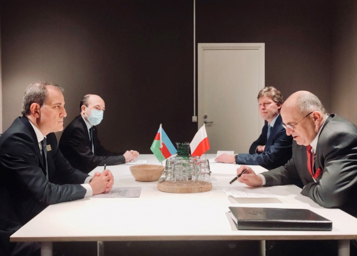  Außenminister Aserbaidschans und Polens treffen sich im Rahmen des OSZE-Ministerratstreffens 