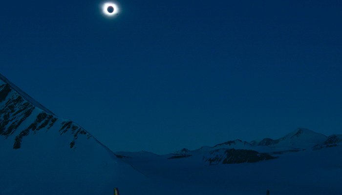   Total solar eclipse seen from Union Glacier, Antarctica -   NO COMMENT    