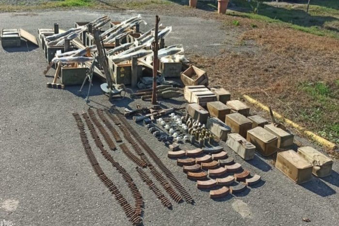  Se incautan muchas armas de las posiciones dejadas por los armenios en Fuzuli
