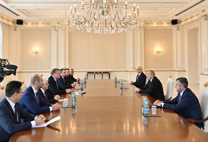 Präsident Ilham Aliyev empfängt Delegation unter Leitung des Gouverneurs der russischen Region Astrachan 