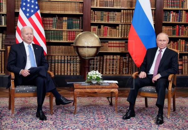 Putin y Biden aspiran a normalizar relaciones pese a sus diferencias según el asesor del Kremlin