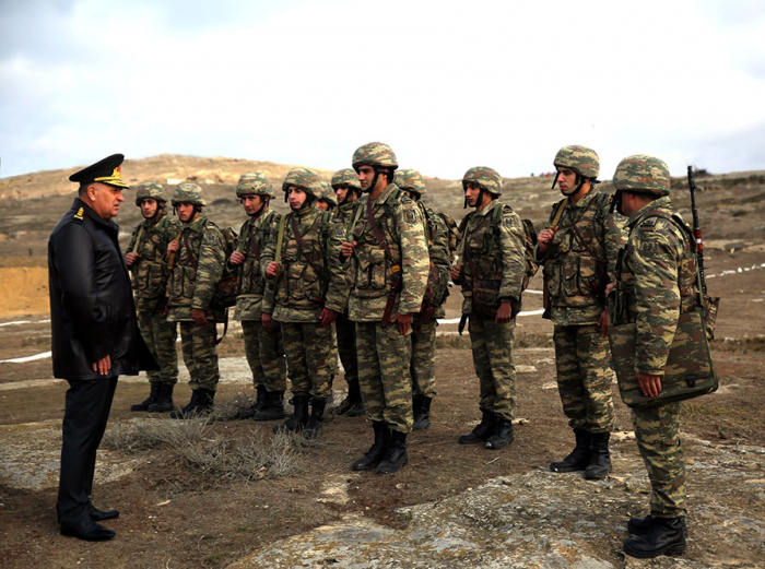   Generalstabschef der aserbaidschanischen Armee trifft sich mit dem Personal der Militärakademie -   VIDEO    