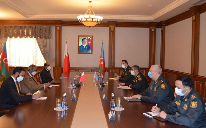 Zakir Hasanov se reúne con el Comandante en Jefe de las Fuerzas de Defensa de Bahrein