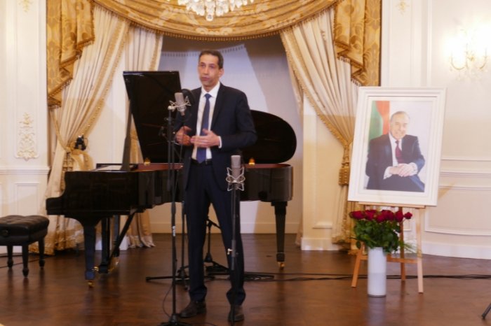 Parisdə Heydər Əliyevin xatirəsi anılıb