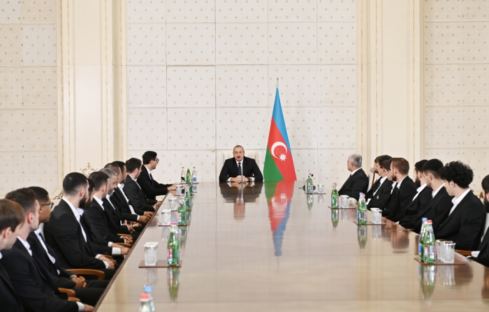  Le président Ilham Aliyev a reçu les membres du Qarabag FK -  PHOTOS  