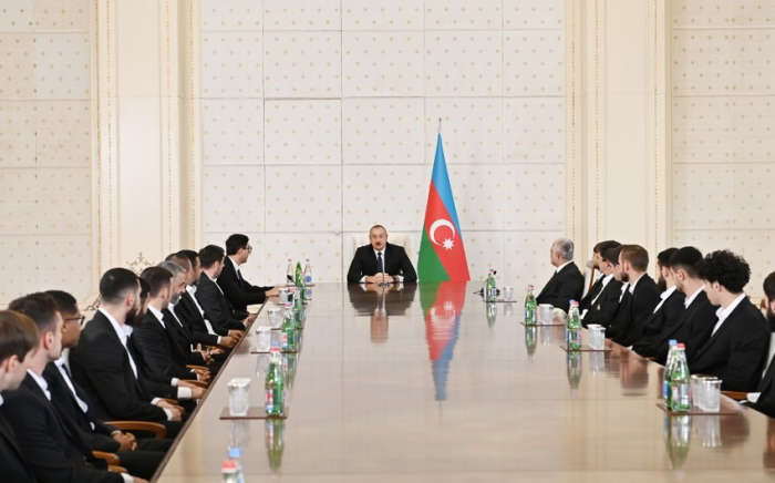  El jefe de Estado ha recibido a los miembros del equipo "Qarabag" 