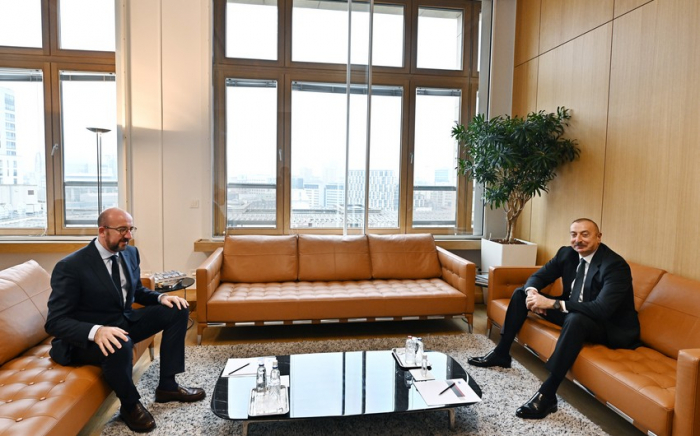  Ilham Aliyev y Charles Michel sostuvieron encuentro 