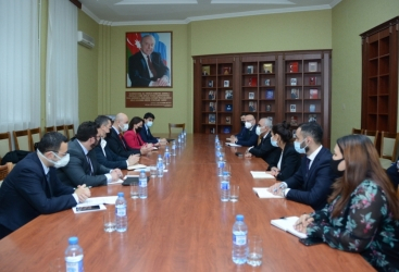 بحث سبل التعاون بين جامعة الاقتصاد الأذربيجانية البنك الإسلامي للتنمية