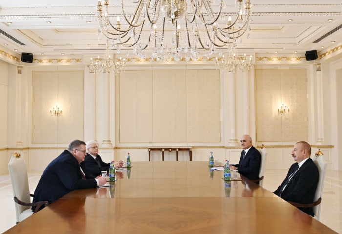  الرئيس إلهام علييف يلتقي نائب رئيس الوزراء الروسي 