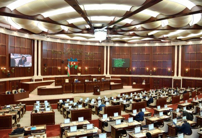   Plenarsitzung des aserbaidschanischen Parlaments beginnt  