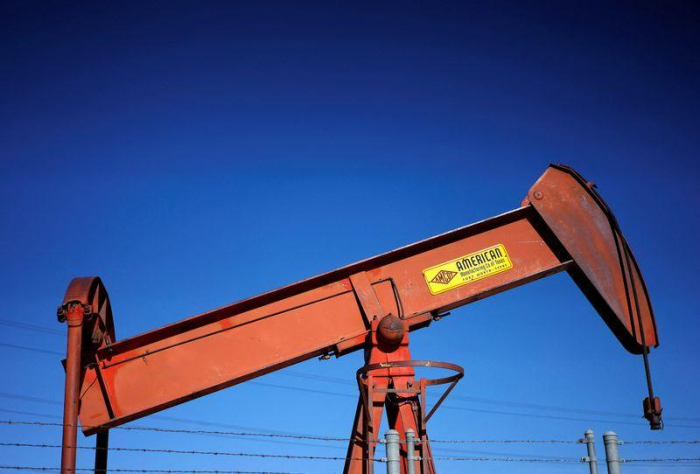 Oil prices edge higher but worries over Omicron linger