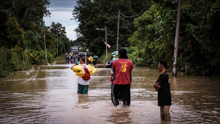 14 dead, 70,000 displaced in Malaysian floods