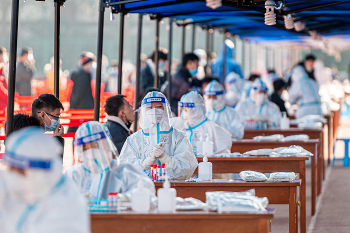 China locks down entire city as coronavirus cases surge