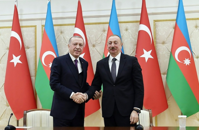   رئيس تركيا يجري مكالمة هاتفية مع الرئيس الاذربيجاني  