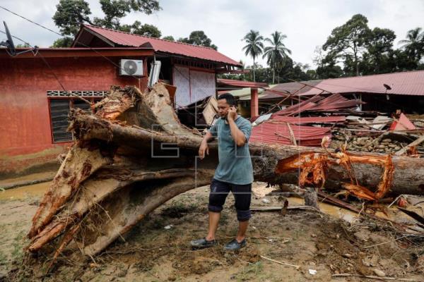 Elevan a 46 muertos y 5 desaparecidos por las inundaciones en Malasia