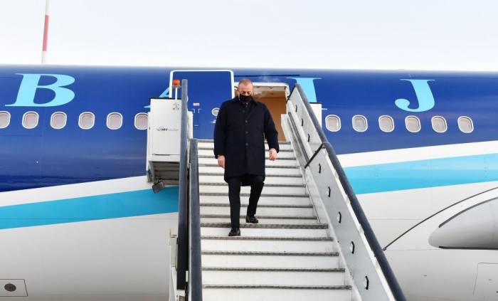 President Ilham Aliyev arrives in Saint-Petersburg - PHOTO