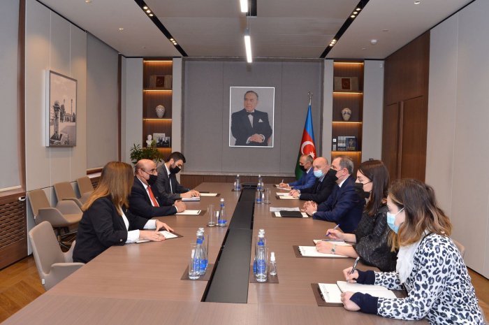Azerbaijani FM receives outgoing Kuwaiti ambassador