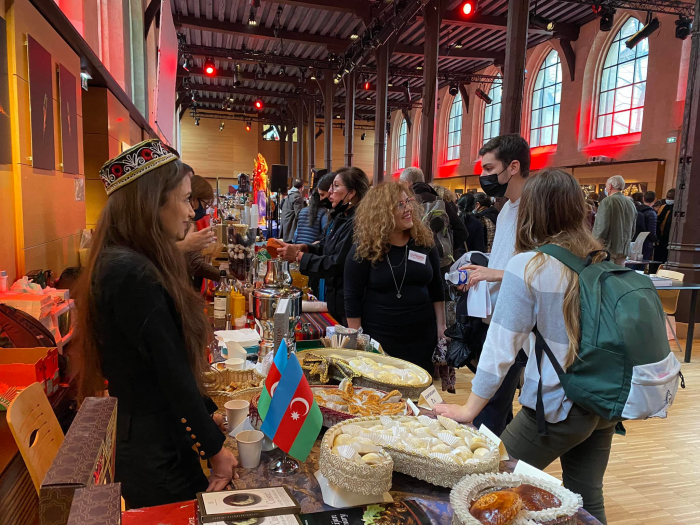  La gastronomie azerbaïdjanaise en couleur et en saveur au marché des cuisines du monde à Paris -  PHOTOS  