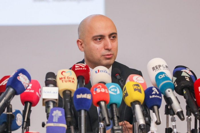      Emin Əmrullayev:    "Təhsil şöbələrində çalışanlar işsiz qalmayacaqlar"   