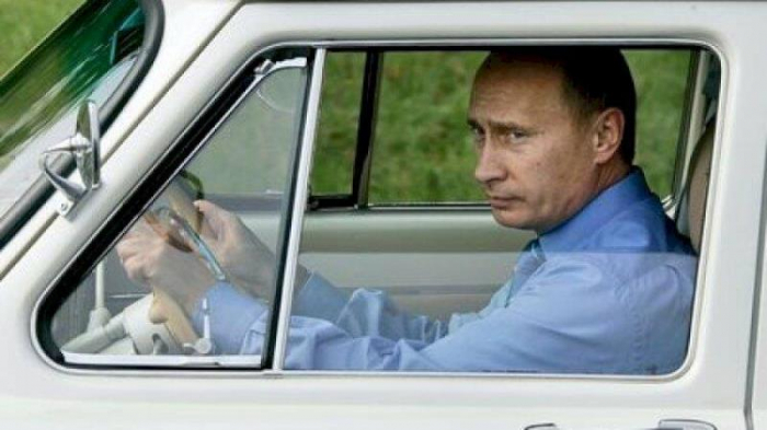       Putin:    “90-cı illərdə taksi sürücüsü işləyirdim“     
