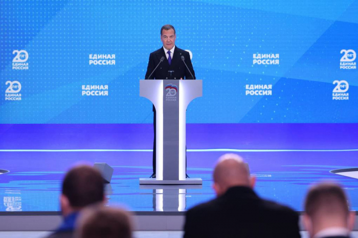 Medvedev yenidən "Vahid Rusiya" Partiyasının sədri seçildi