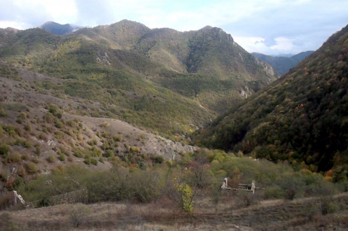     Vidéo   du village de Guneypéyé de la région azerbaïdjanaise de Kelbédjer  