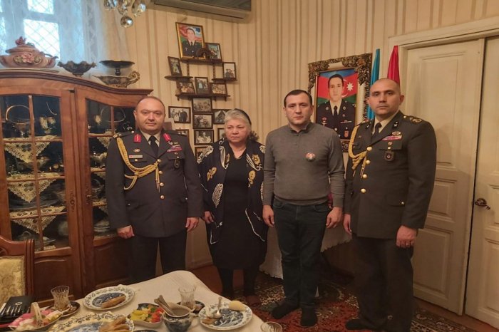 Türkiyəli general şəhidin evini ziyarət edib