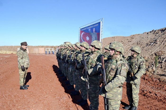 Müdafiə naziri komandirlərə yeni tapşırıqlar verib