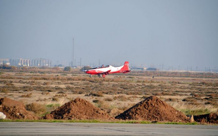  Des pilotes militaires azerbaïdjanais et turcs effectuent des vols d
