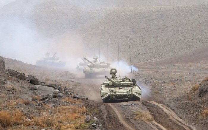 Ordumuz döyüş atışlı taktiki təlimlər keçirib 