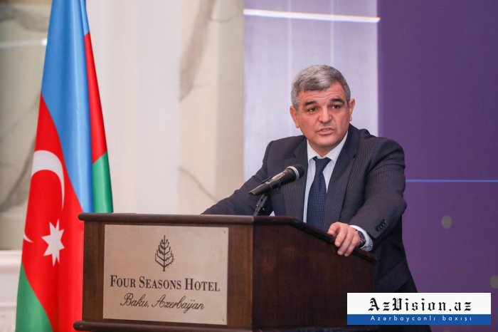    "Sosial şəbəkə Azərbaycanda qeybətin inkişafına təsir edir" -    Fazil Mustafa      