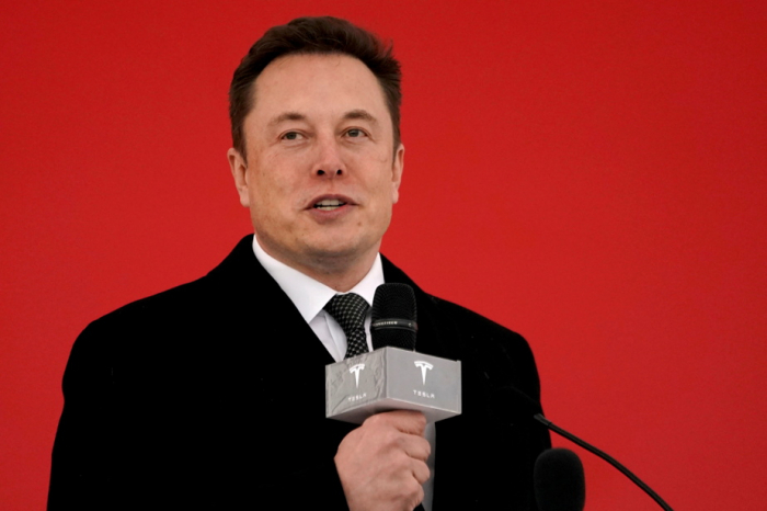 Musk dit songer à «démissionner» et continue de vendre ses actions Tesla