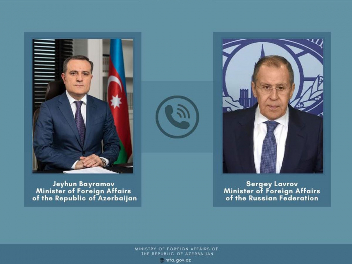   Azerbaijani, Russian FMs hold phone talk  
 