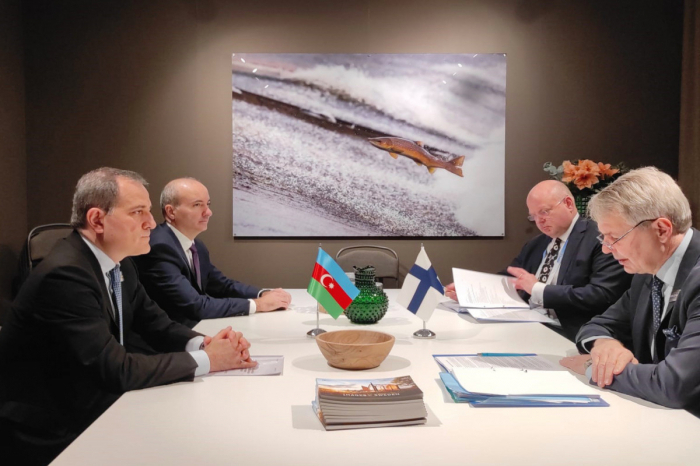 Le chef de la diplomatie azerbaïdjanaise rencontre son homologue finlandais