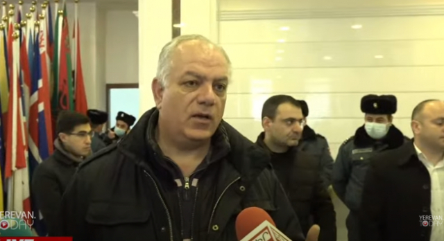  Ermənistanda aksiya iştirakçıları XİN-in binasına soxulublar  