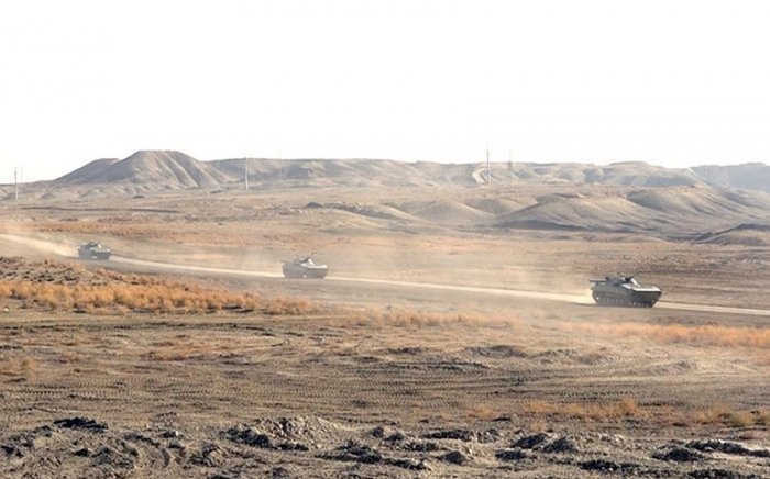 Müdafiə naziri təlimləri müsbət qiymətləndirib  
