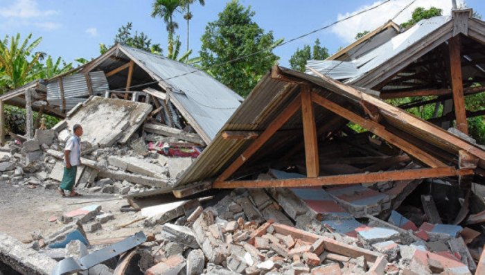 İndoneziyada güclü zəlzələ olub