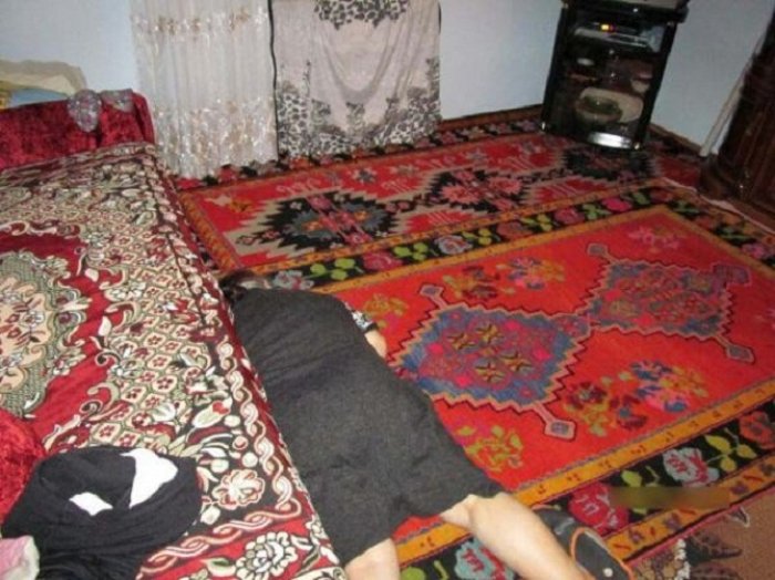 Mənzildə 71 yaşlı qadının meyiti tapıldı