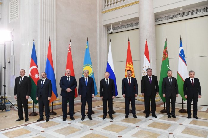  Sankt-Peterburqda MDB dövlət başçılarının qeyri-rəsmi naharı olub  
 