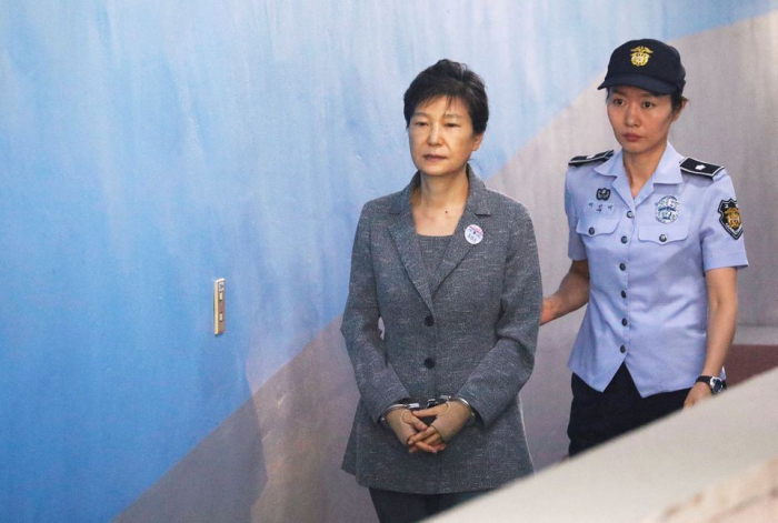Cənubi Koreyada 24 illik həbs cəzası alan eks-prezident əfv olundu