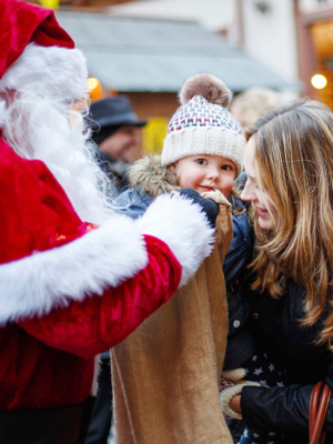  "Weihnachtsmann bringt die Geschenke ":   Darf ich meine Kinder anlügen?
