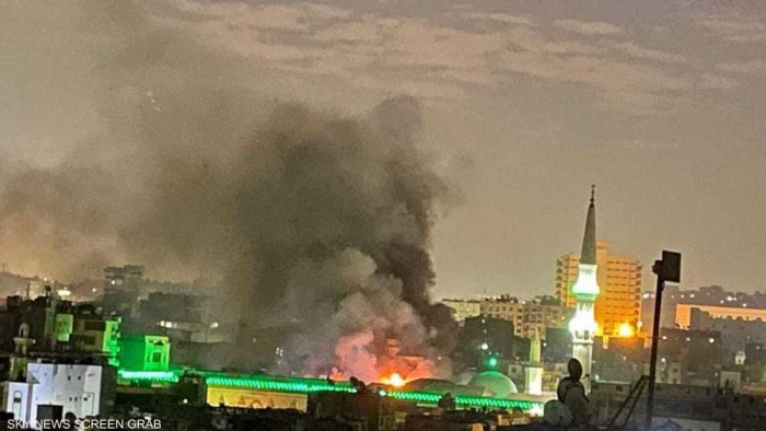 حريق ضخم في محيط مسجد الحسين وسط القاهرة